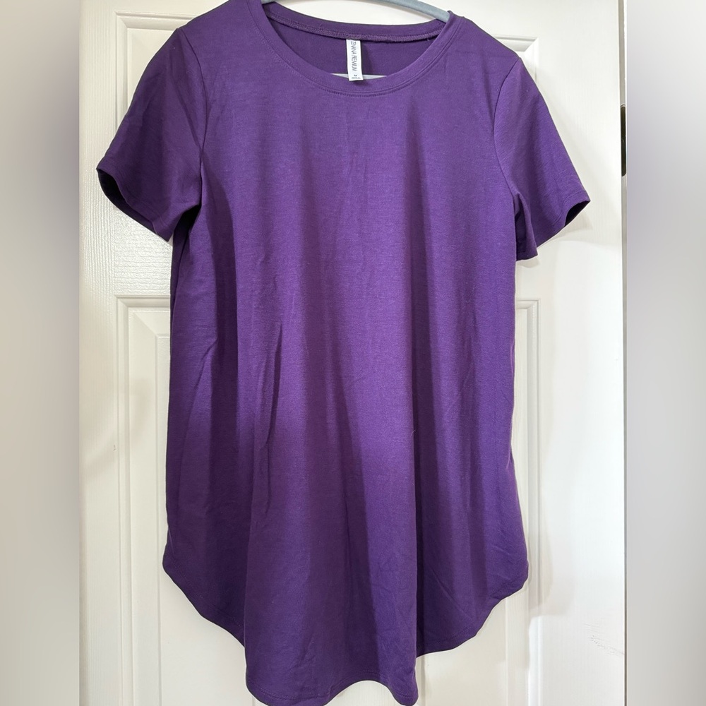 Zenana Purple Short Sleeve Women's Tee - size Medium NWOT